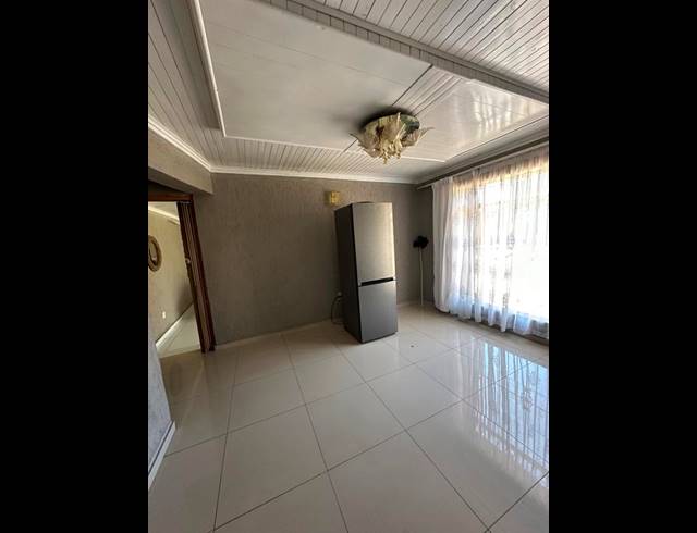 6 BEDROOM HOUSE FOR SALE IN SHARON PARK